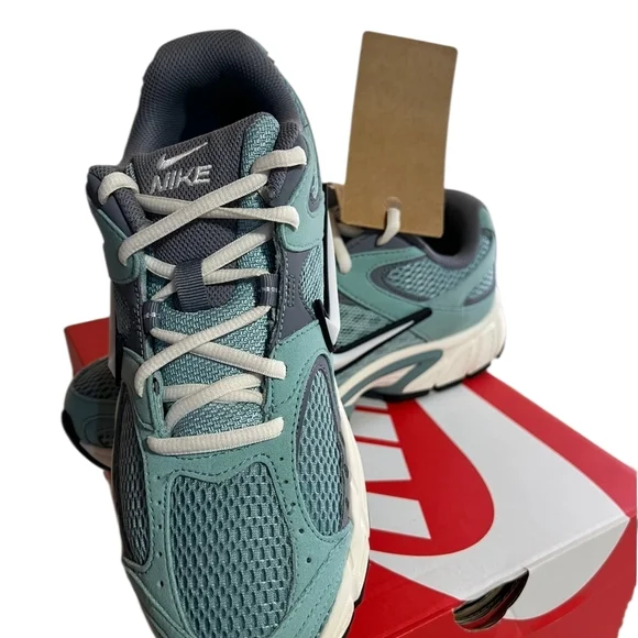 Nike V5 RNR Suede Womens Sneakers Sz 9 - Picture 1 of 14